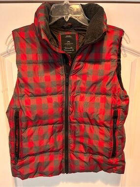 GAP Red and Black Buffalo Plaid Quilted Vest size small